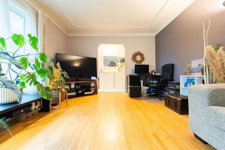 Property Photo:  882 Cathedral Avenue  MB R2X 1J2 