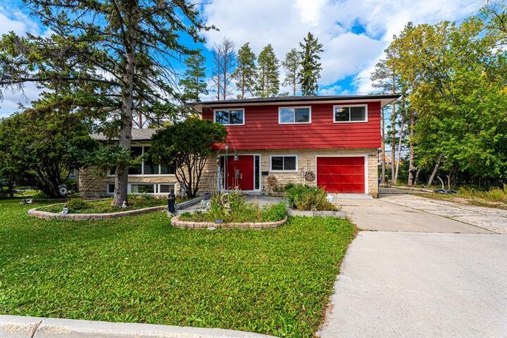 Property Photo:  1 Seier Bay  MB R3T 2R9 