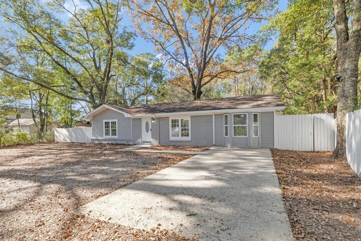 Property Photo:  319 Jones Road  FL 32536 