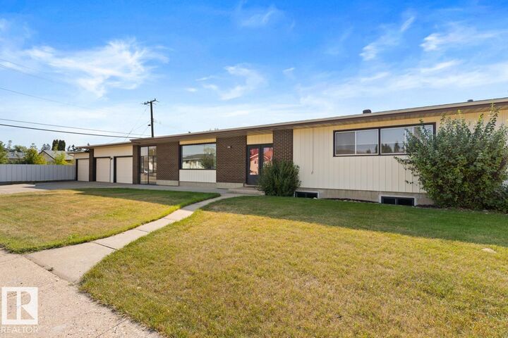8007 128 Avenue NW  Edmonton AB T5C 1T8 photo