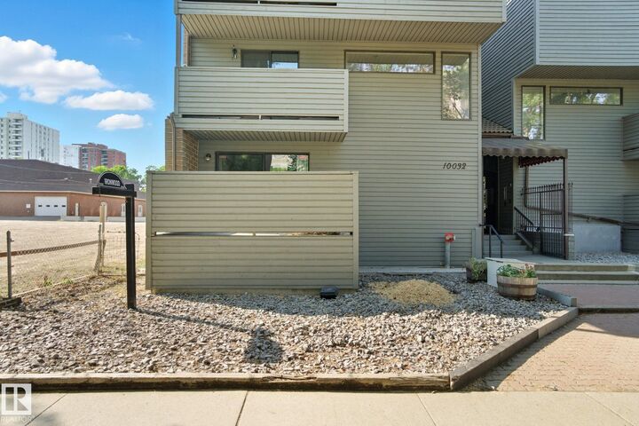 Property Photo:  10032 113 Street NW 3  AB T5K 1N8 