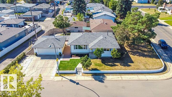 Property Photo:  7815 134B Avenue NW  AB T5C 3B9 