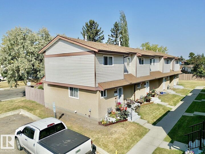 2303 139 Avenue NW  Edmonton AB T5Y 1S1 photo