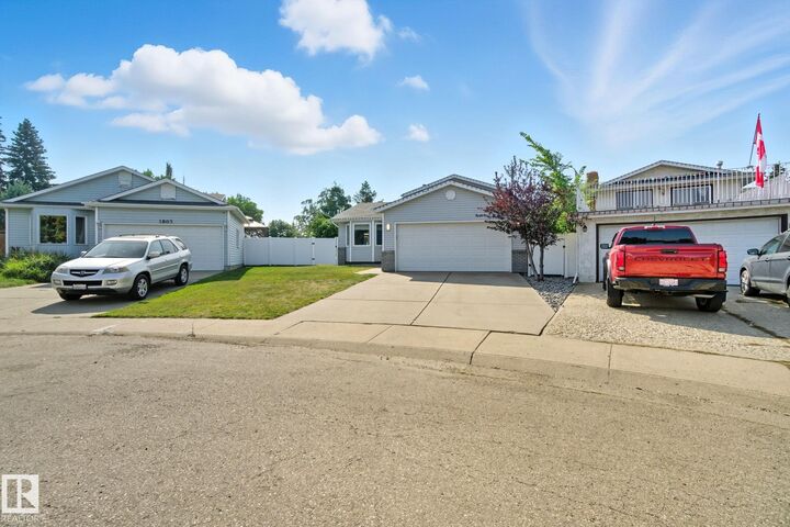 Property Photo:  4003 18 Avenue NW  AB T6L 3M3 