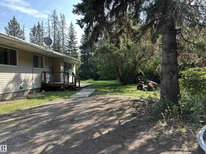 9815 210 Street NW  Edmonton AB T5T 5X9 photo