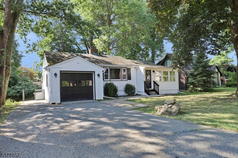 Property Photo:  32 Heighwood Trl  NJ 07871 