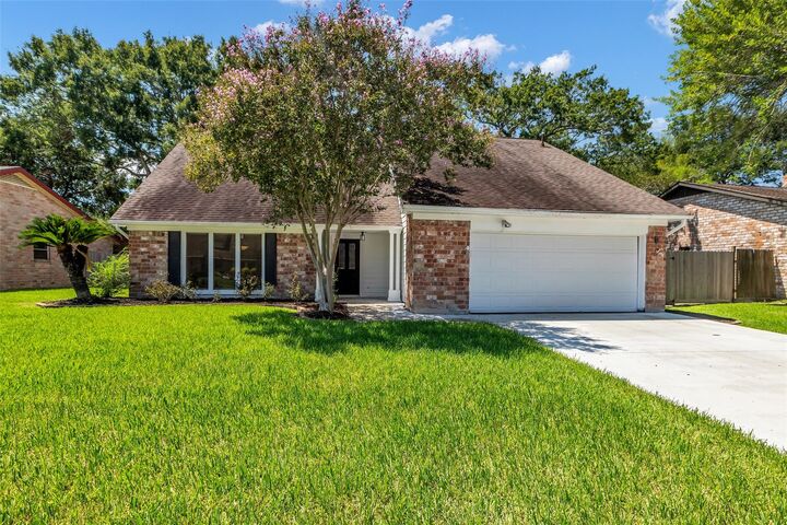 Property Photo:  11110 Sageknight Drive  TX 77089