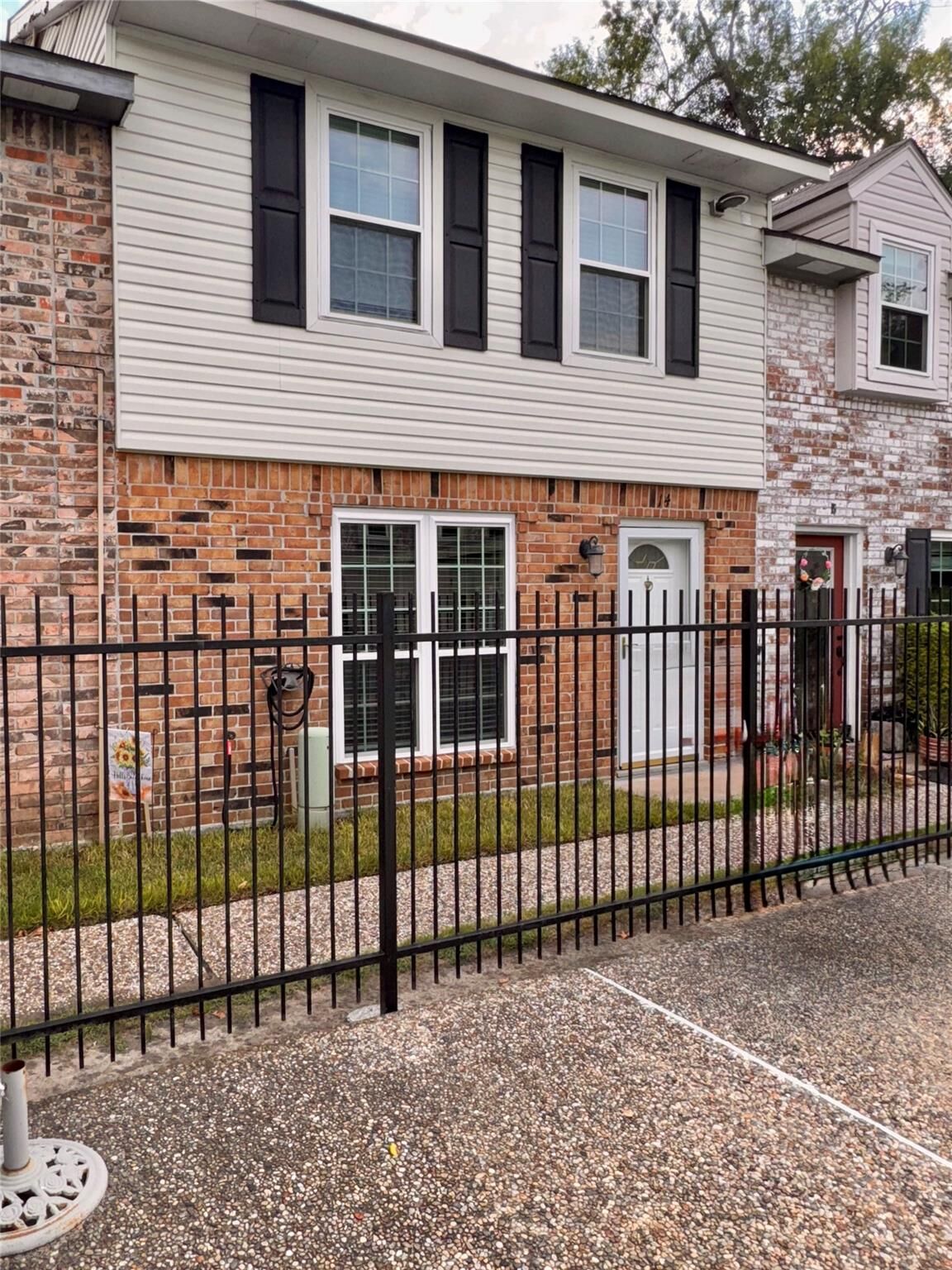 Property Photo:  1911 Sherwood Forest Street 14  TX 77043 