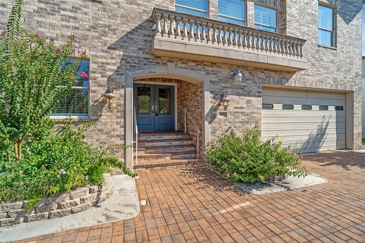 Property Photo:  418 Bay Colony Drive  TX 77571 