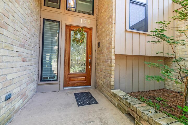 Property Photo: 179 Old Bridge Lk TX 77069