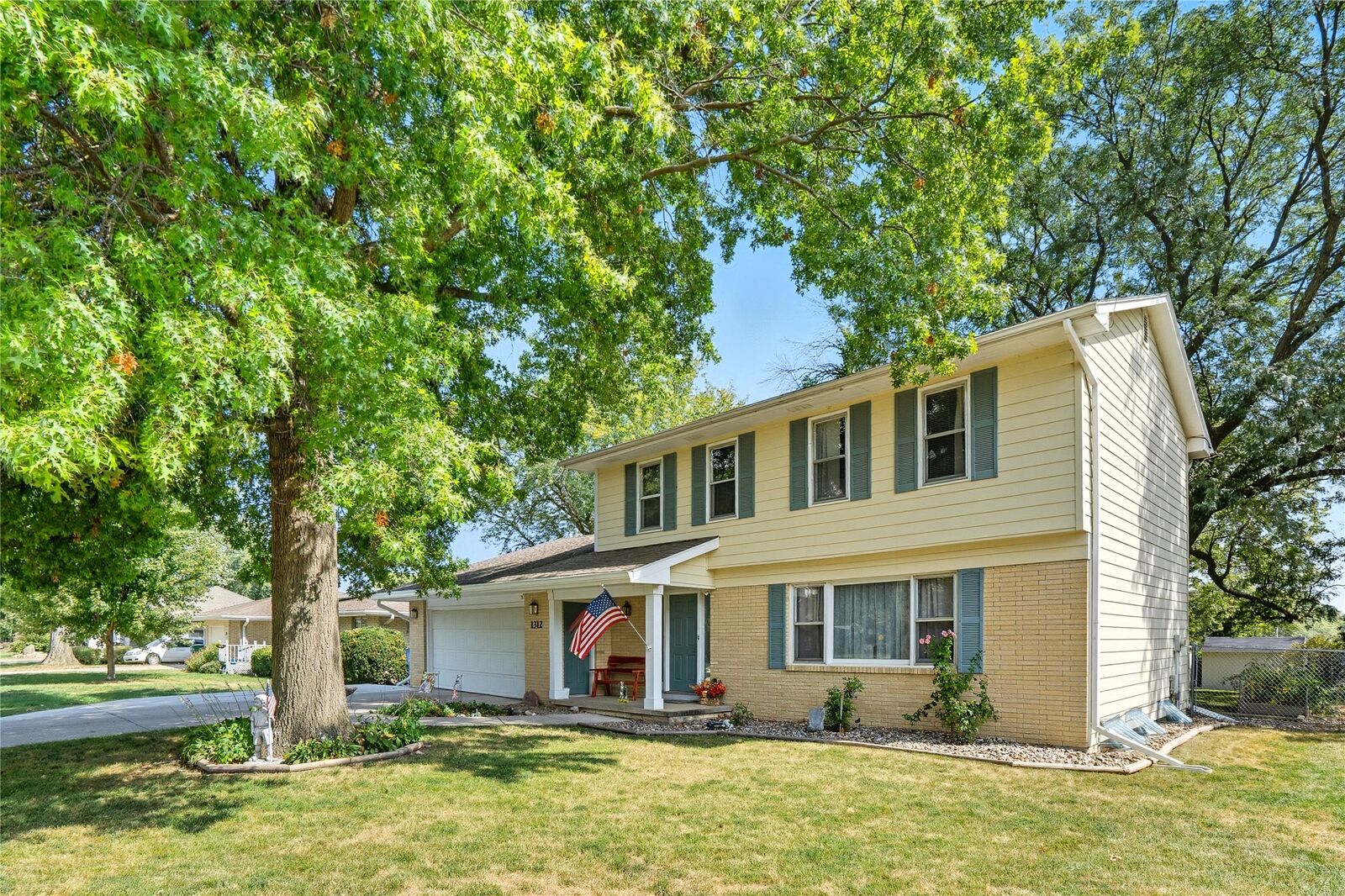 Property Photo:  1312 Country Club Road  IA 50125 