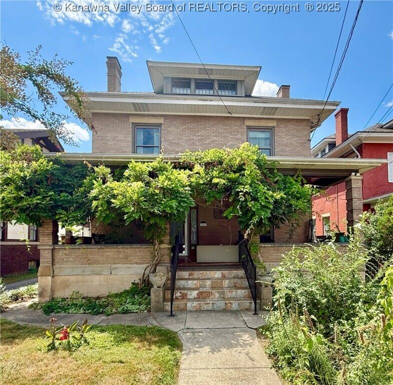 Property Photo:  1565 Quarrier Street  WV 25311 