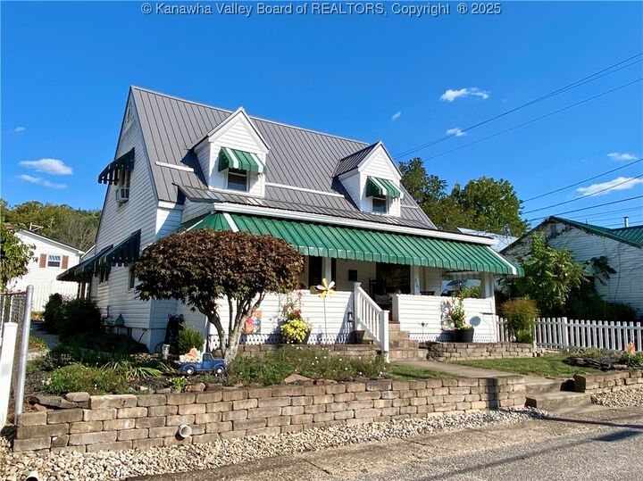 Property Photo: 301 6th Street WV 25271