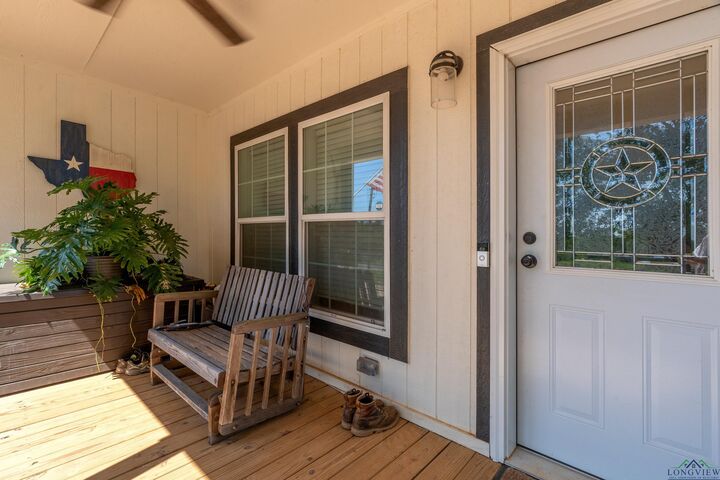 Property Photo: 628 E George Richey Road TX 75693