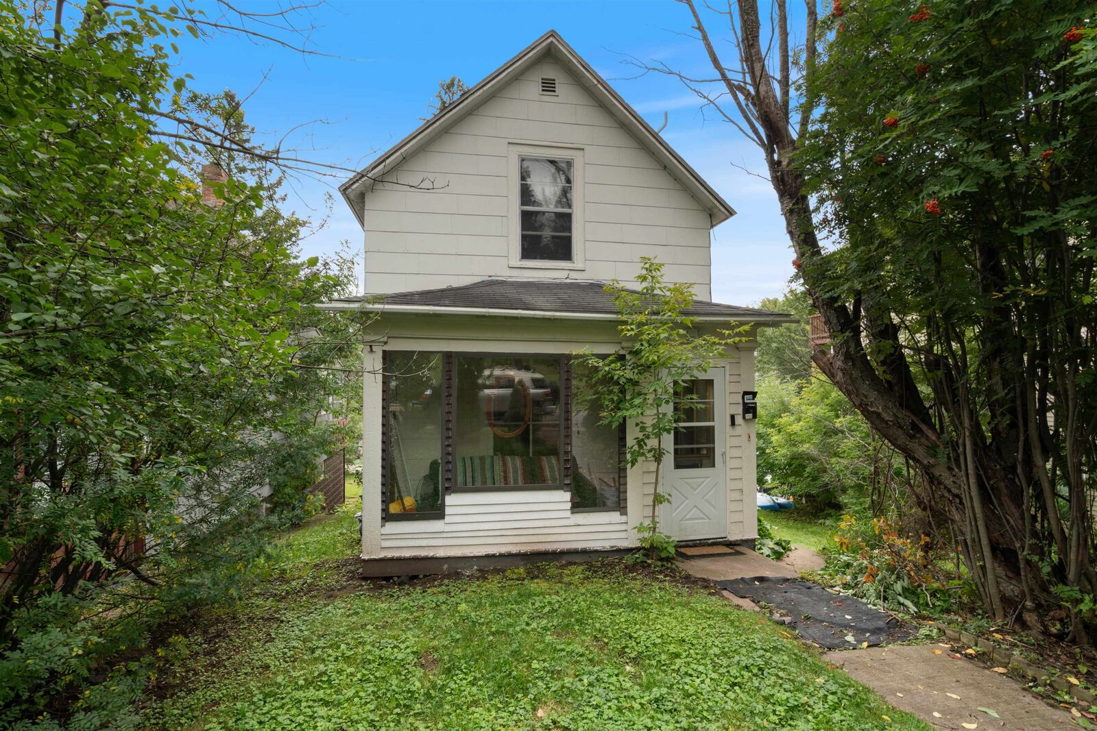 Property Photo:  1016 E 7th St  MN 55805 