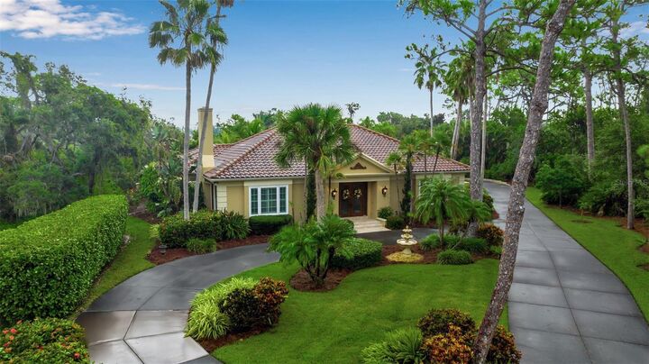 Property Photo:  422 Blue Garden Lane  FL 34229 