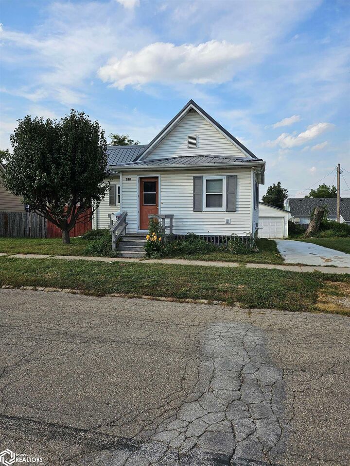 412 Union Street  Marshalltown IA 50158 photo