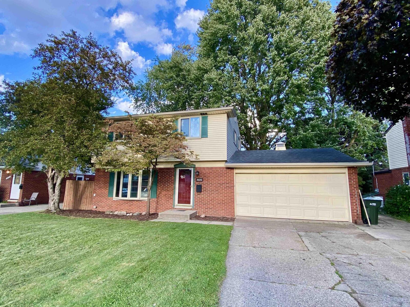 Property Photo: 38252 Tottenham Road MI 48312-1279