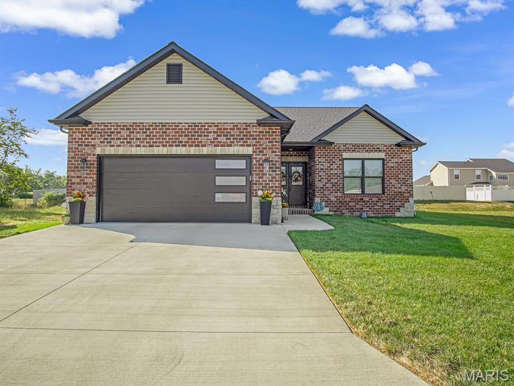 Property Photo:  428 Firestone Street  IL 62243 