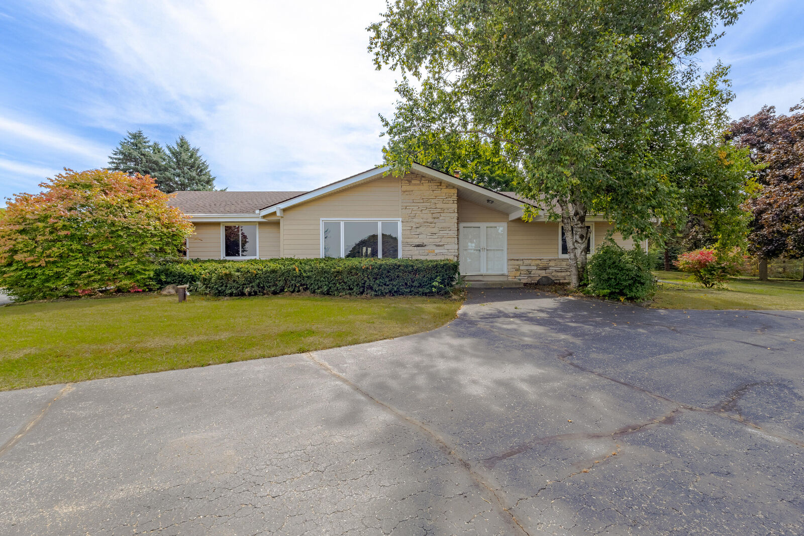 Property Photo: 21295 W Winston Ct WI 53146
