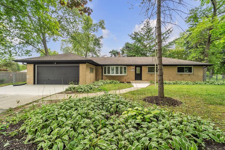 Property Photo: 7744 N Fairway Pl WI 53223