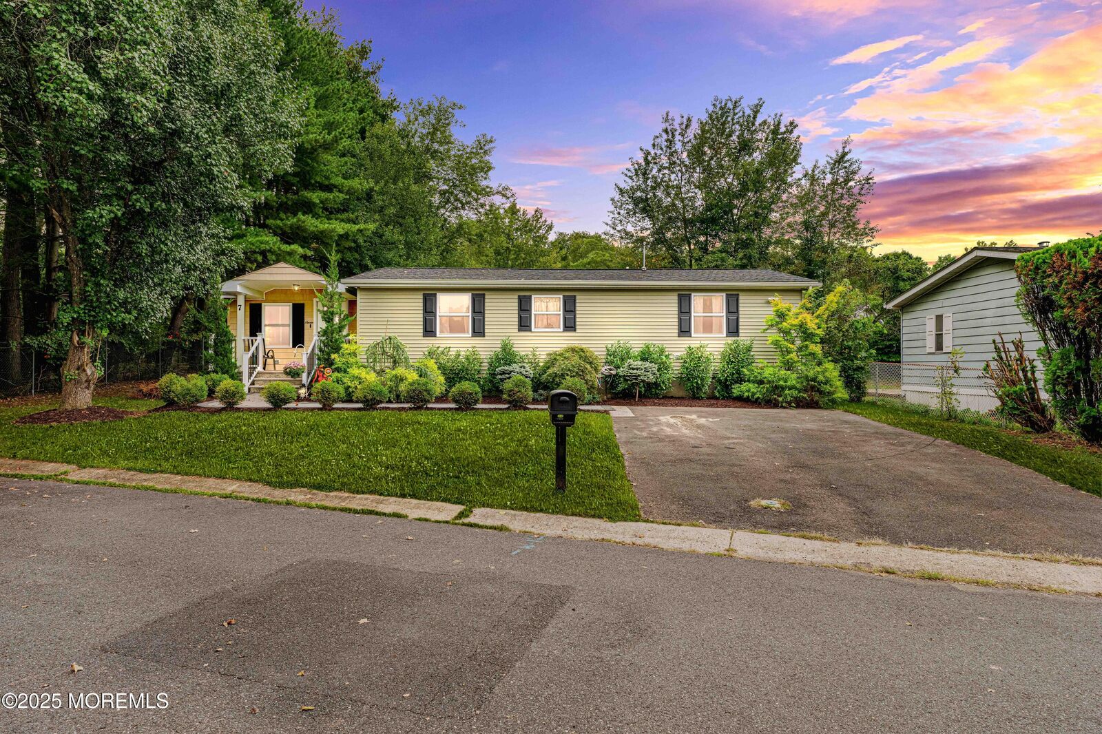 Property Photo:  7 Fallow Drive  NJ 07726 