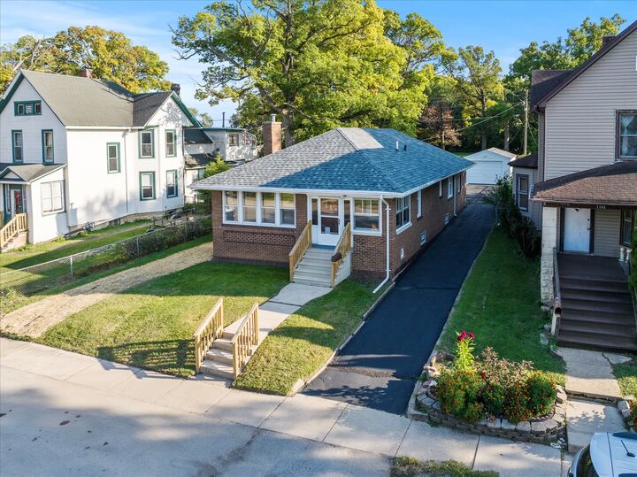 Property Photo:  1106 Sterling Avenue  IL 60432 