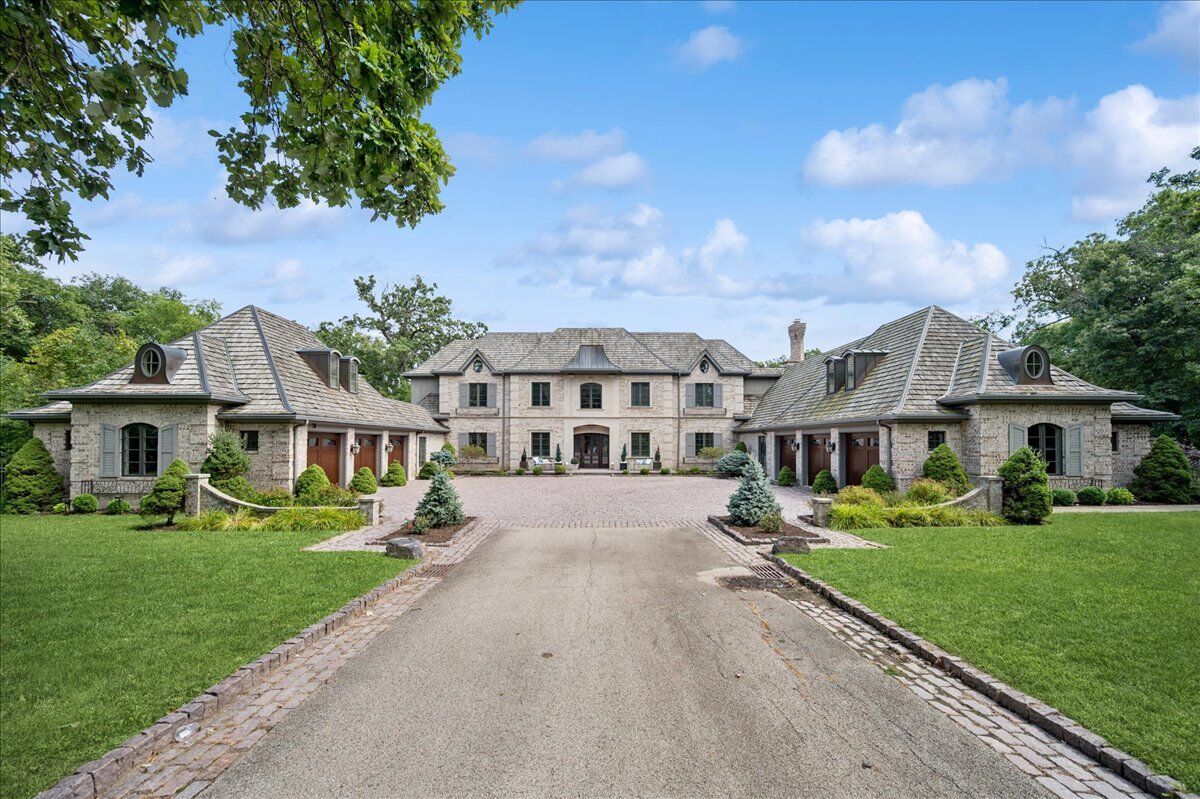 Property Photo:  24 Bridlewood Road  IL 60062 