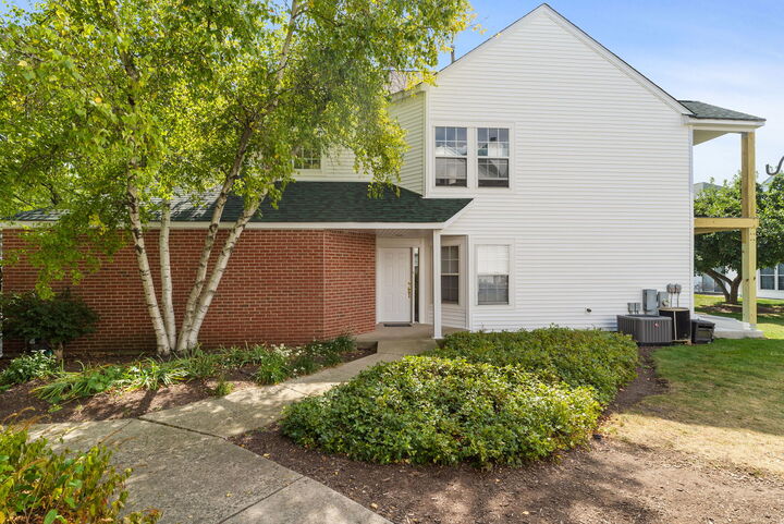 Property Photo:  106 Woodbury Lane  IL 60044 
