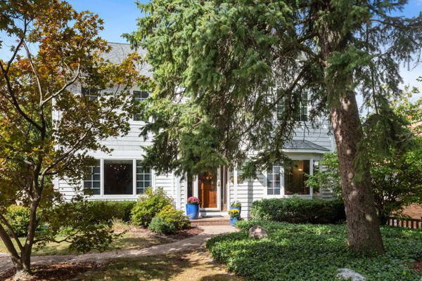 Property Photo:  918 N Cross Street  IL 60187 