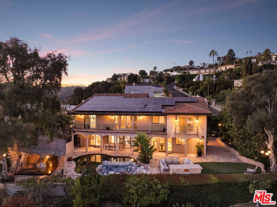 Property Photo: 8000 Oceanus Drive CA 90046