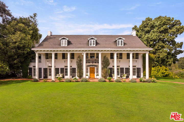 Property Photo:  1006 N Crescent Drive  CA 90210 