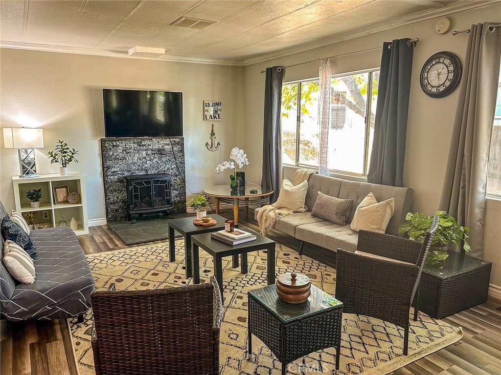 Property Photo:  200 Jones Street  CA 93205 