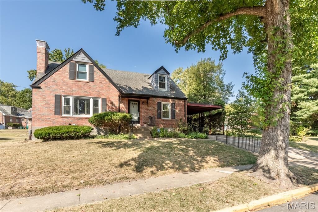 Property Photo:  52 Greendale Drive  MO 63121 