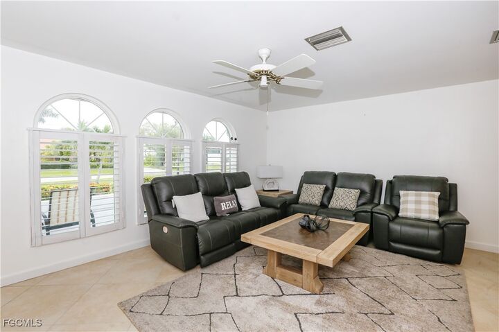 Property Photo: 3417 SE 22nd Avenue FL 33904