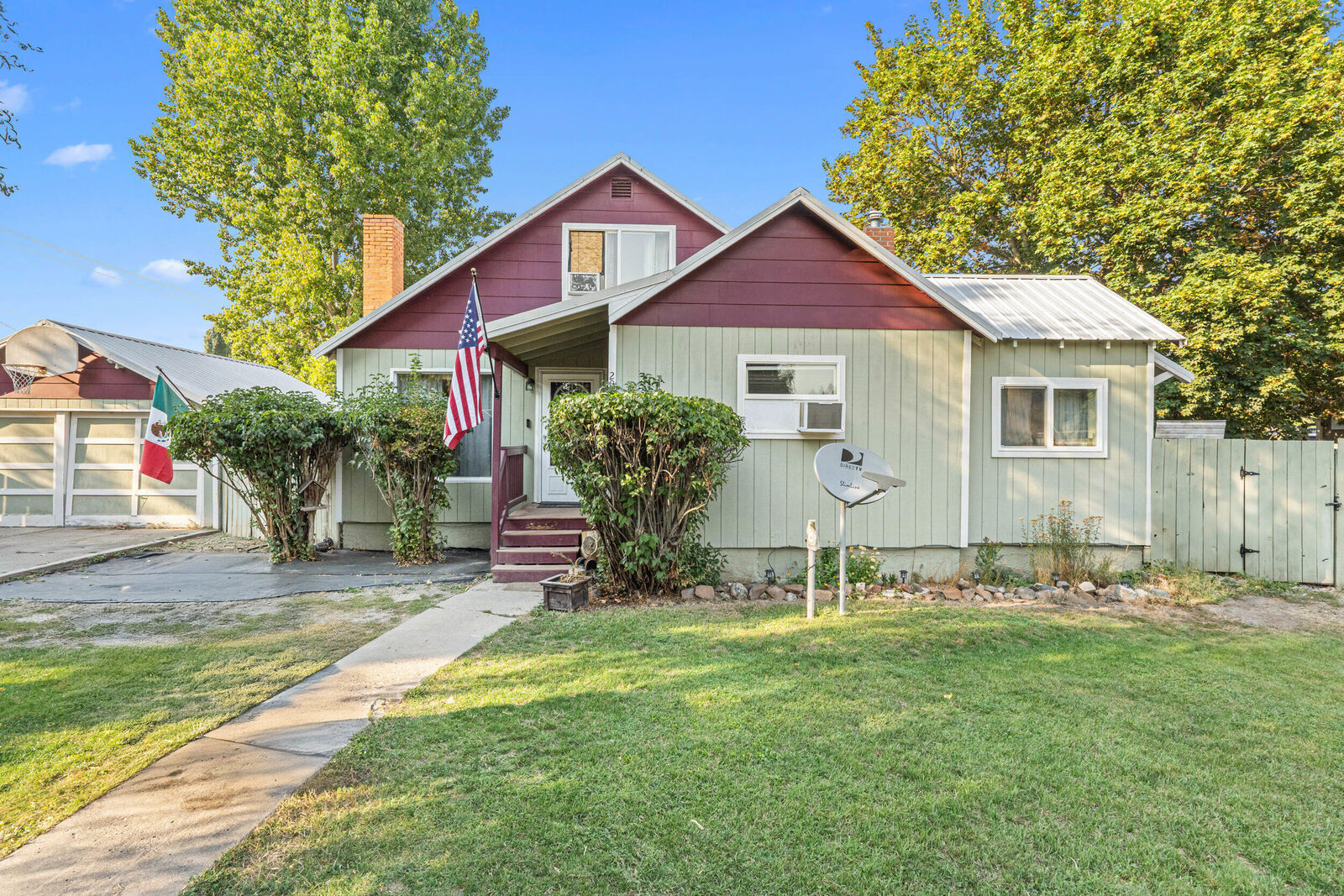 Property Photo: 206 W Jenkins Ave WA 99109