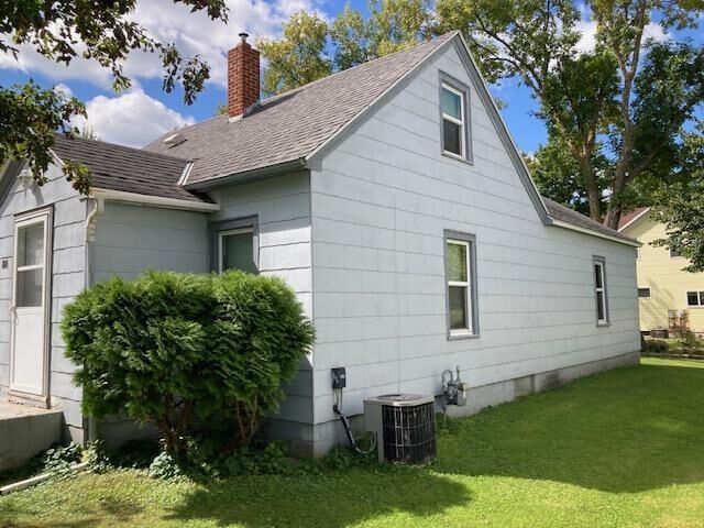 Property Photo:  810 Church Street  MN 56215 