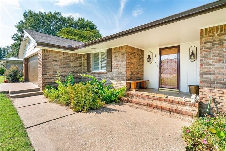 2209 W Granite Street  Siloam Springs AR 72761 photo