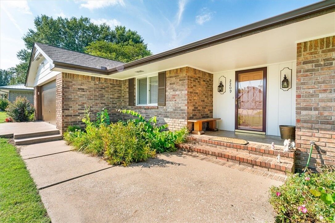 Property Photo: 2209 W Granite Street AR 72761