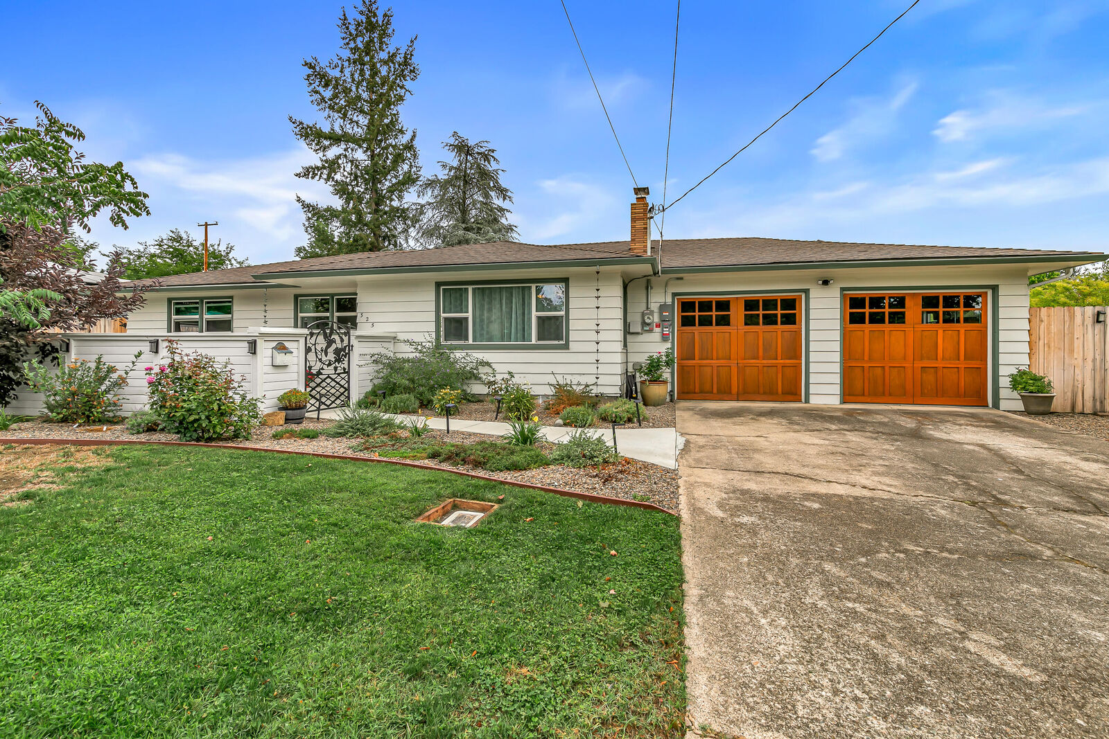Property Photo: 325 Sutter Avenue OR 97504