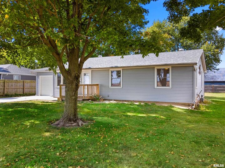 Property Photo: 613 N School Street IL 61759