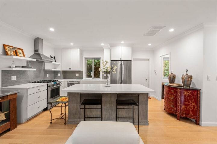 Property Photo:  18 Chestnut Pl 18  MA 02445 