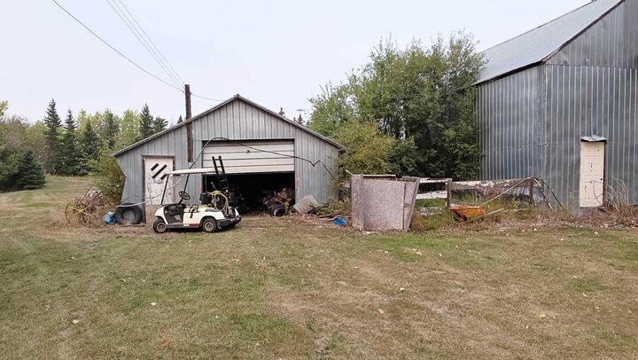 Property Photo:  81404 Rr223  AB T8S 1S4 