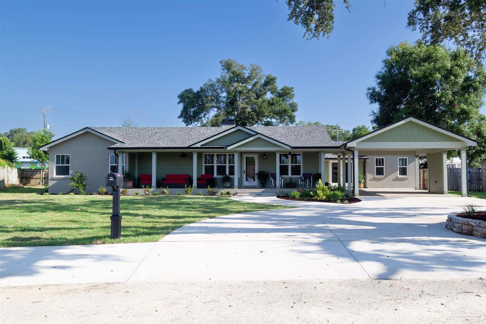 Property Photo:  920 Fairway Dr  FL 32507 