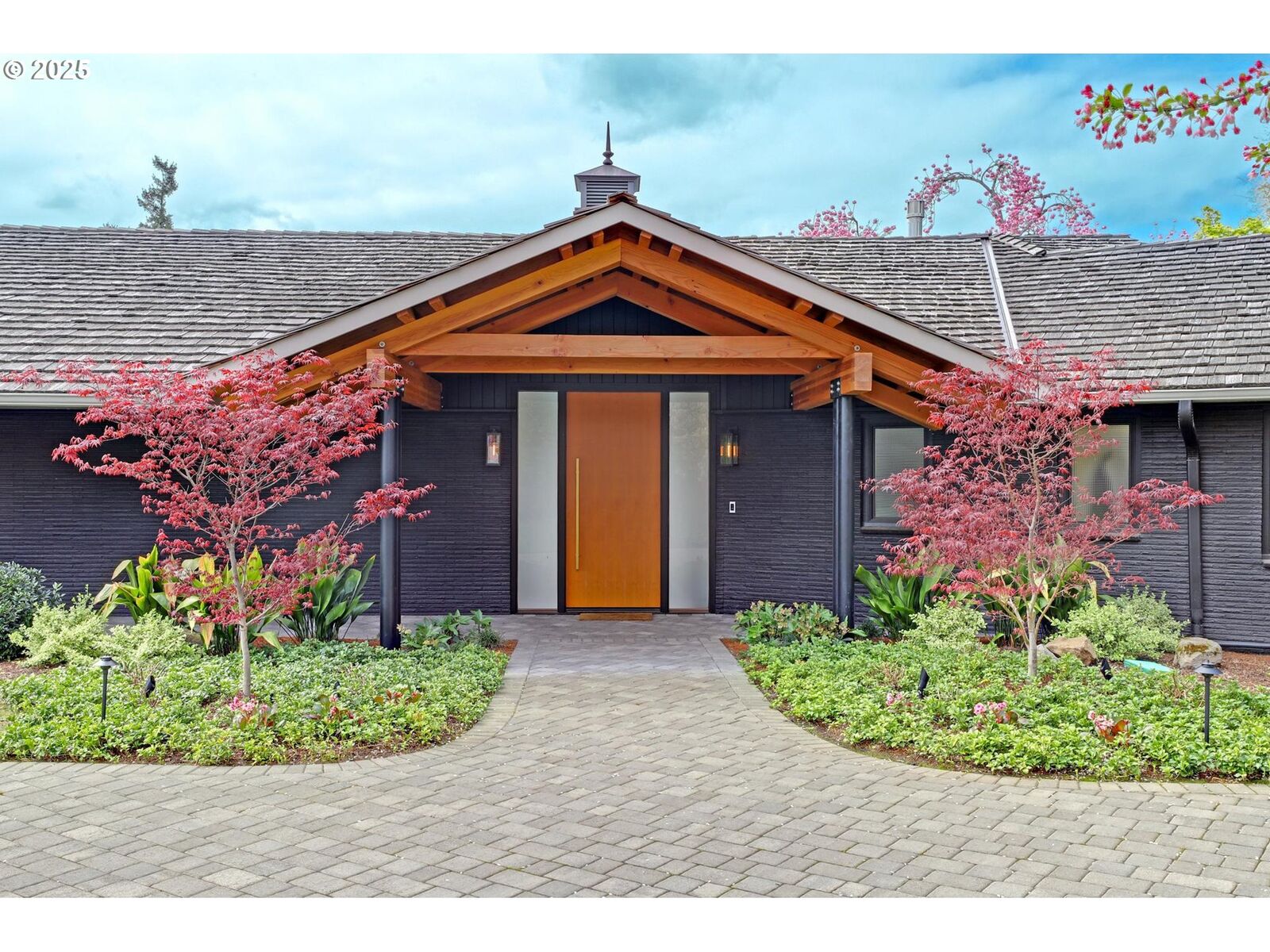 Property Photo: 7750 SW Montclair Dr OR 97225
