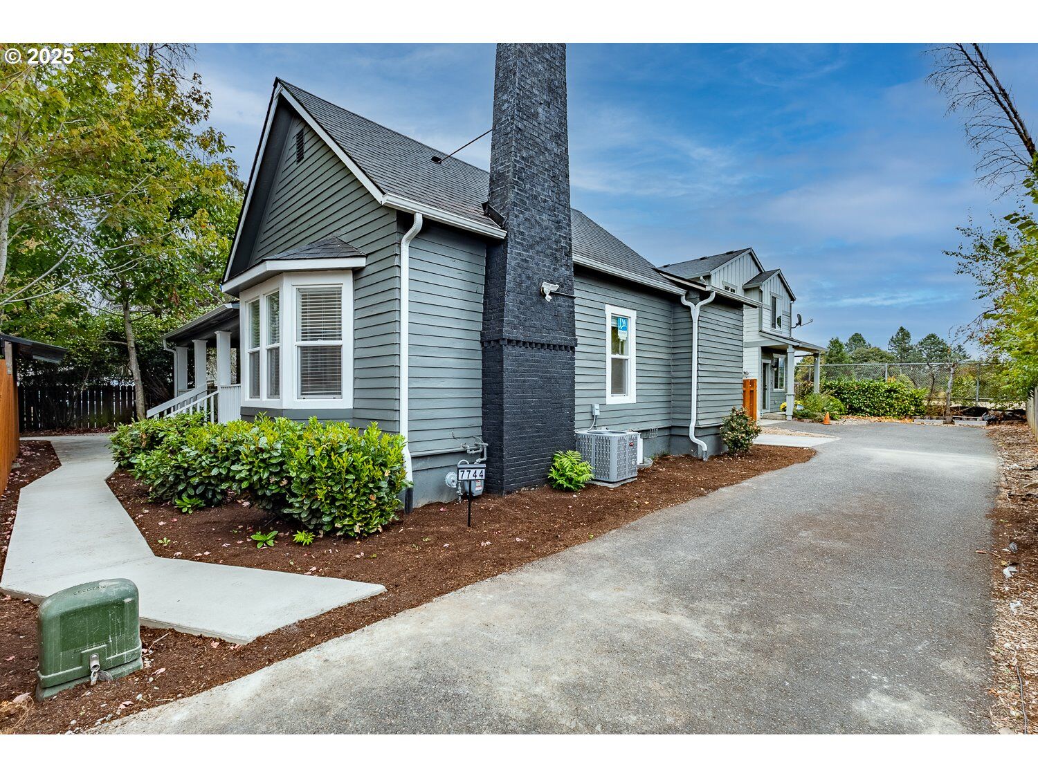 Property Photo:  7744 SE 72nd Ave  OR 97206 