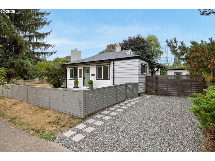 Property Photo:  10116 N Hudson St  OR 97203 