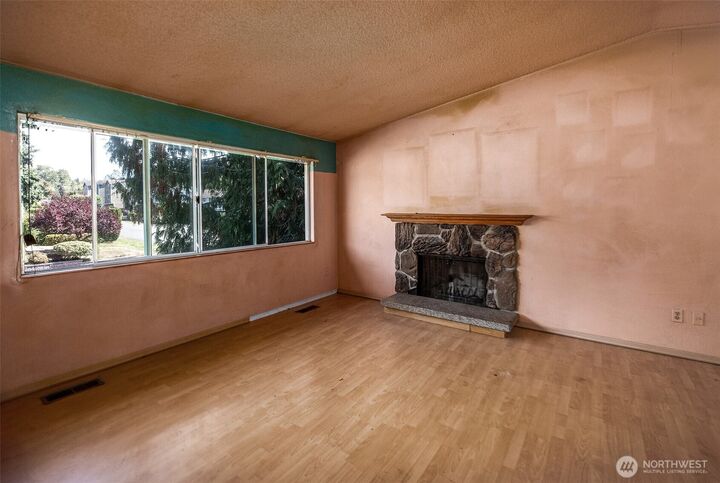 Property Photo:  15124  45th Place W  WA 98087 