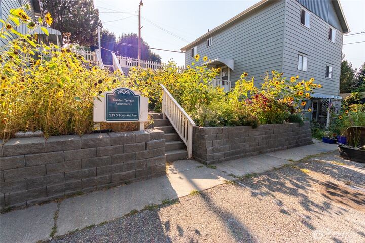 Property Photo:  319 S  Tonasket Avenue  WA 98855 