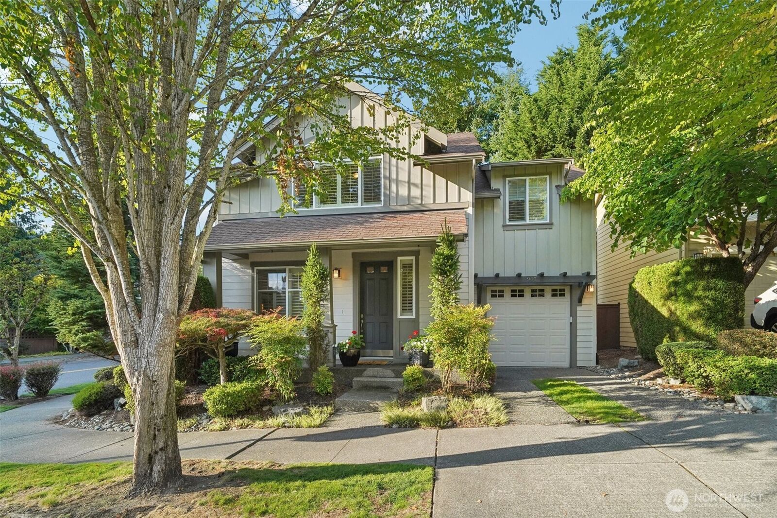 Property Photo:  907  148th Street SE  WA 98012 
